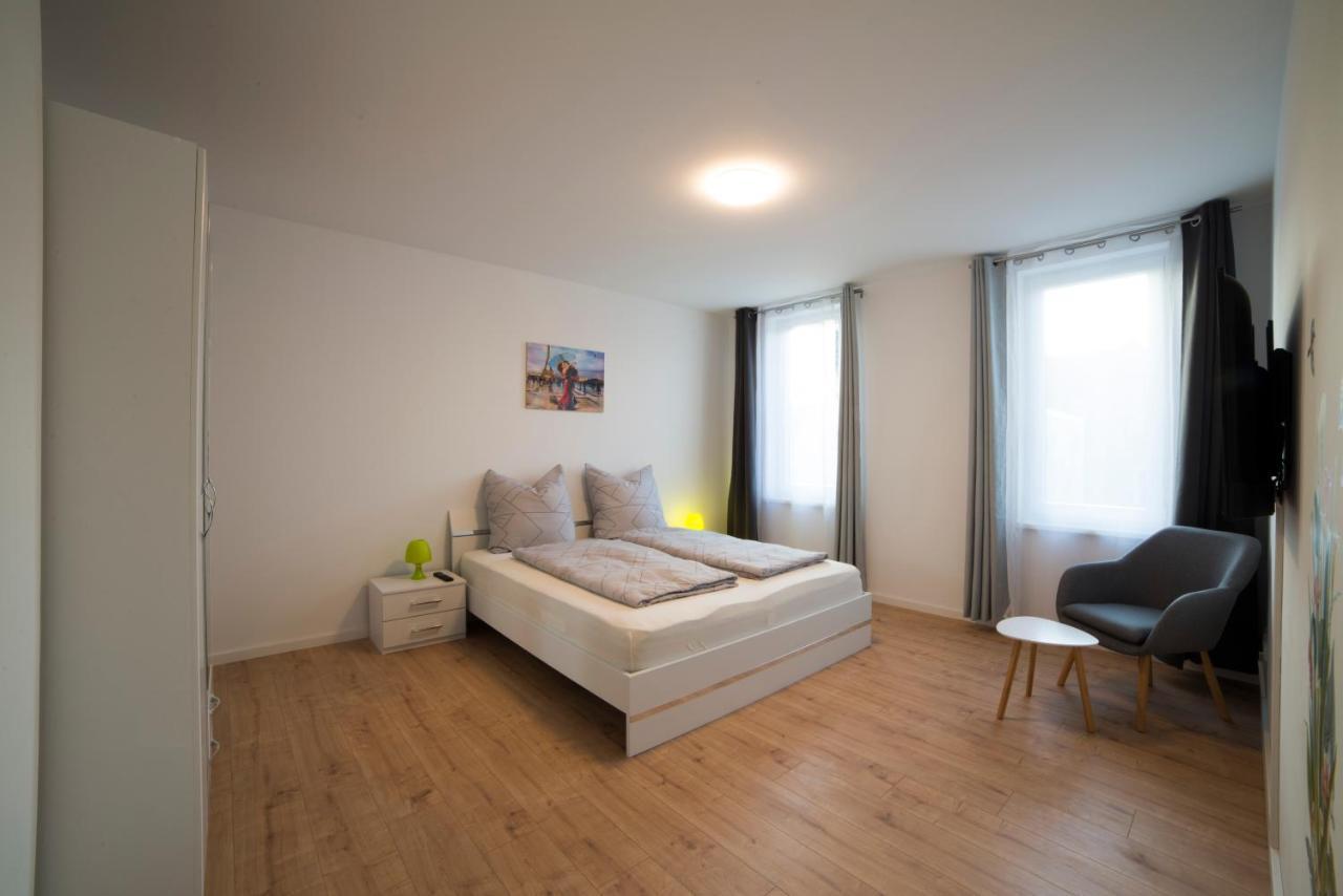 Schoene Ferienwohnung 78M2, 3 Schlafzimmer, 2 Baeder, Zentrumnah, 1Og Erfurt Exterior foto