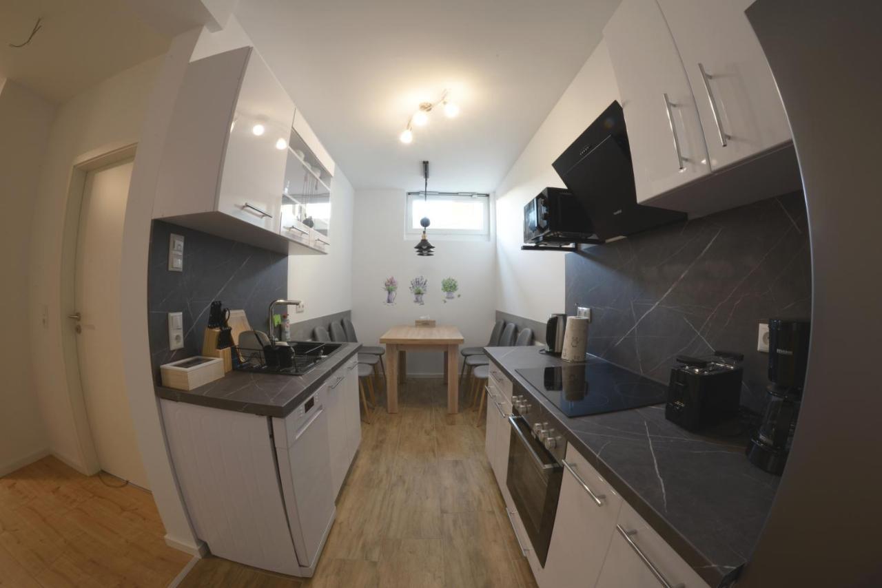 Schoene Ferienwohnung 78M2, 3 Schlafzimmer, 2 Baeder, Zentrumnah, 1Og Erfurt Exterior foto