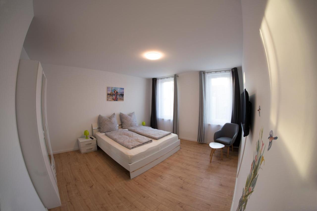 Schoene Ferienwohnung 78M2, 3 Schlafzimmer, 2 Baeder, Zentrumnah, 1Og Erfurt Exterior foto