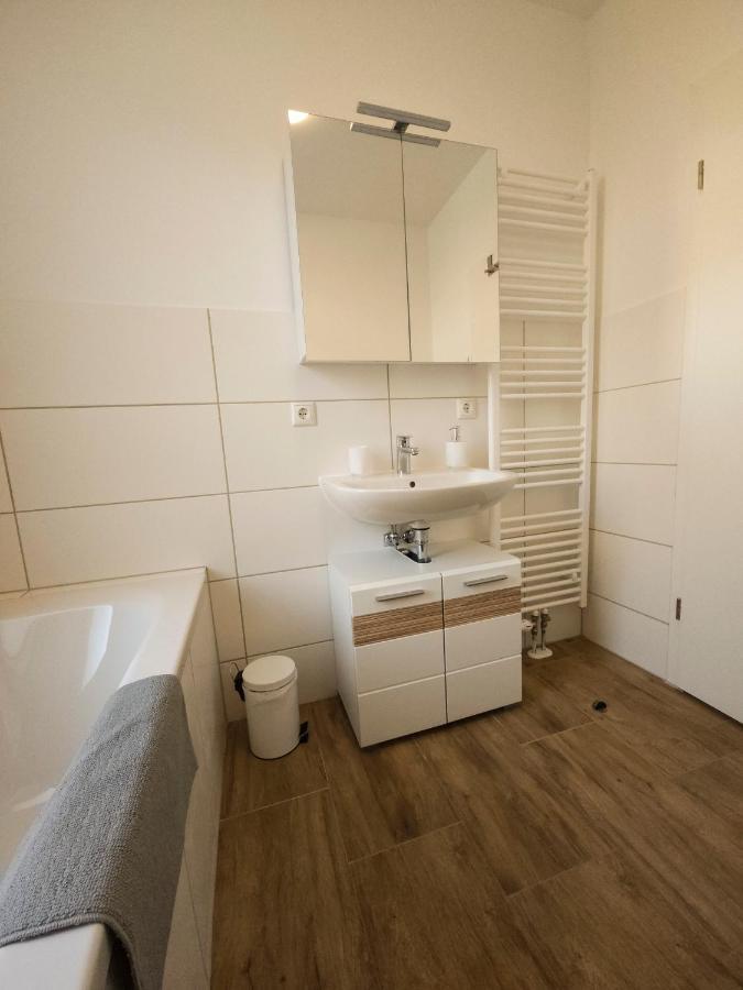 Schoene Ferienwohnung 78M2, 3 Schlafzimmer, 2 Baeder, Zentrumnah, 1Og Erfurt Exterior foto